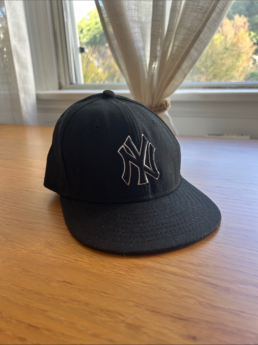 New York Yankees Hat. Size 6 3/8. 51.1cm.